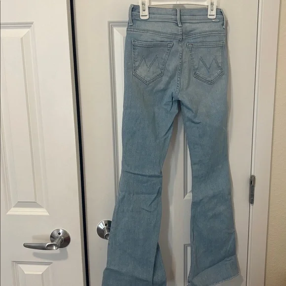 MOTHER The Weekender Fray Jeans in Swimming Pool Sunday - Picture 6 of 6